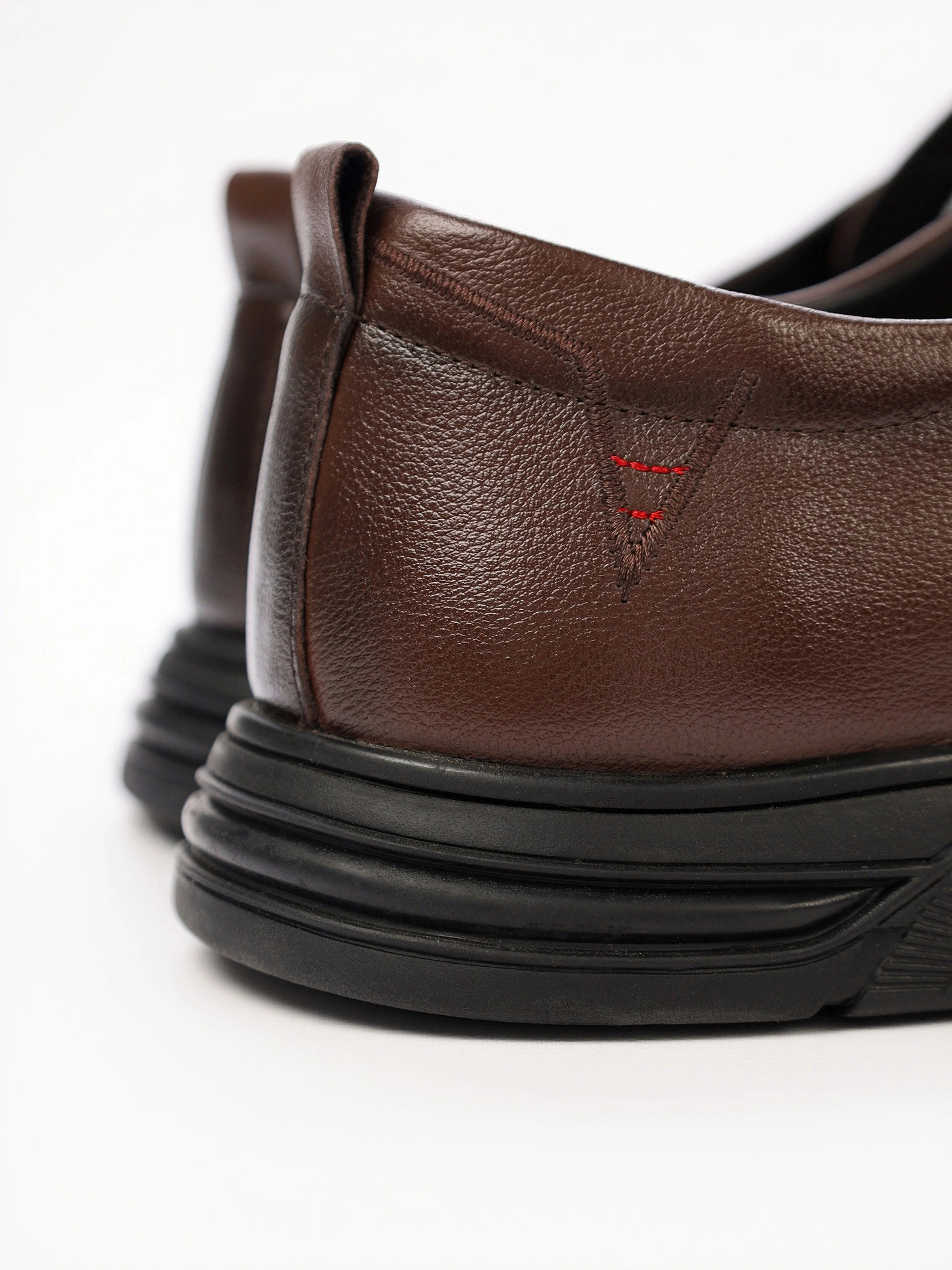 Туфли коричневого цвета со шнуровкой